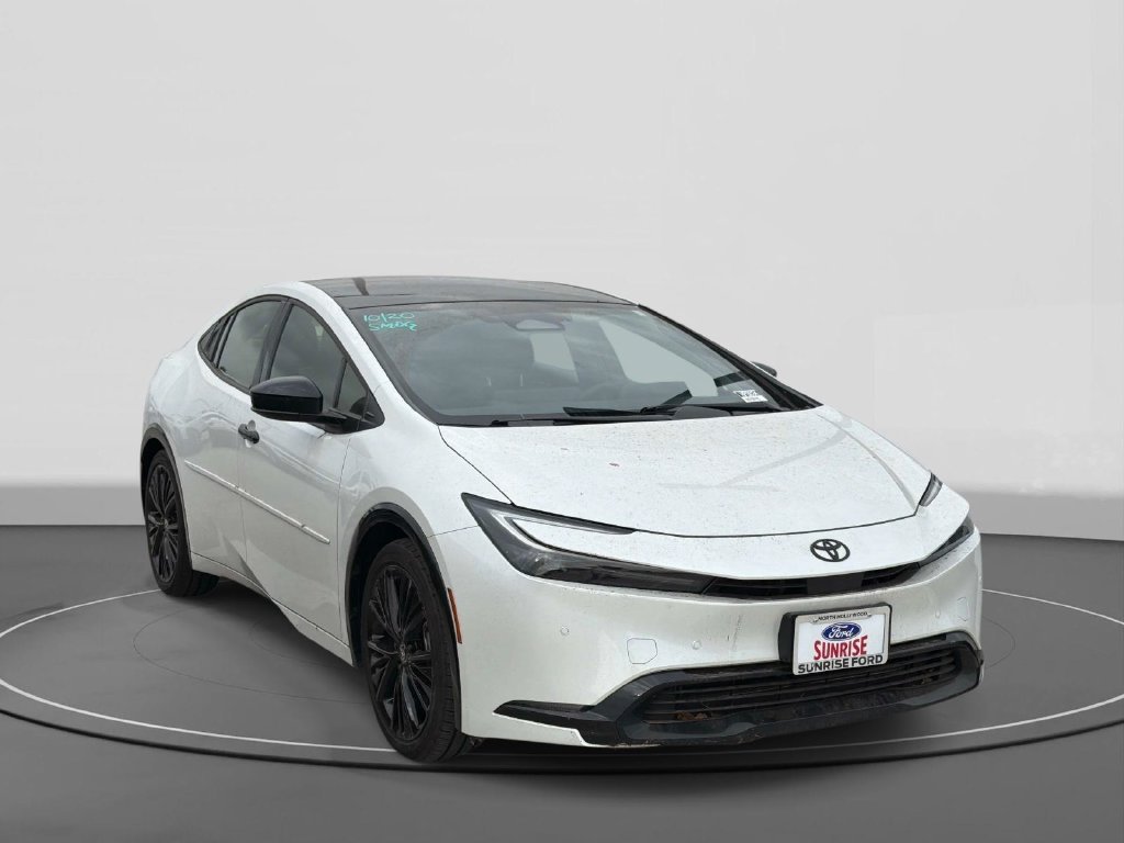 Used 2025 Toyota Prius FWD image 3
