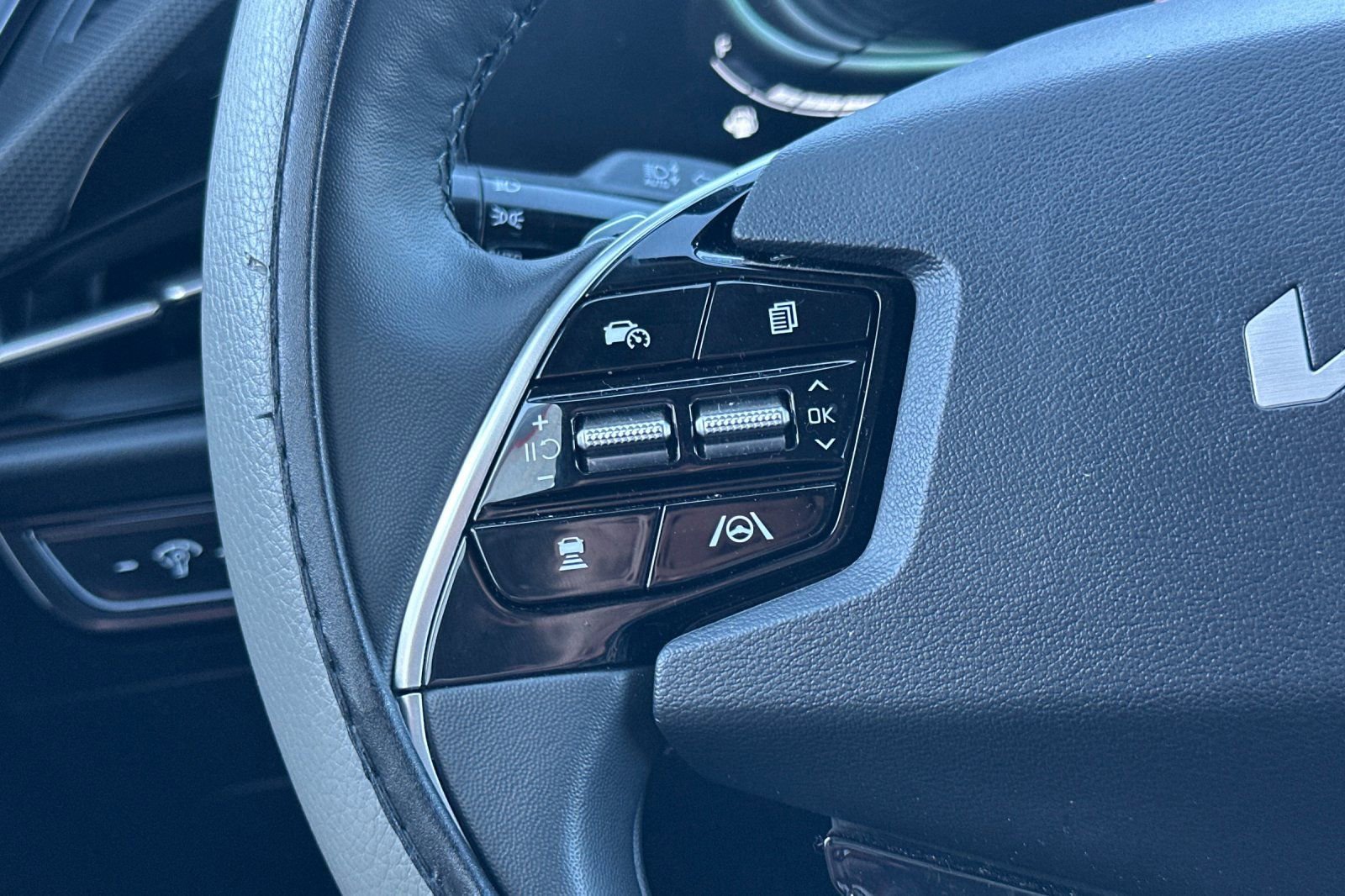 Certified 2025 Kia Niro EX w/ EX Cold Weather Package image 36