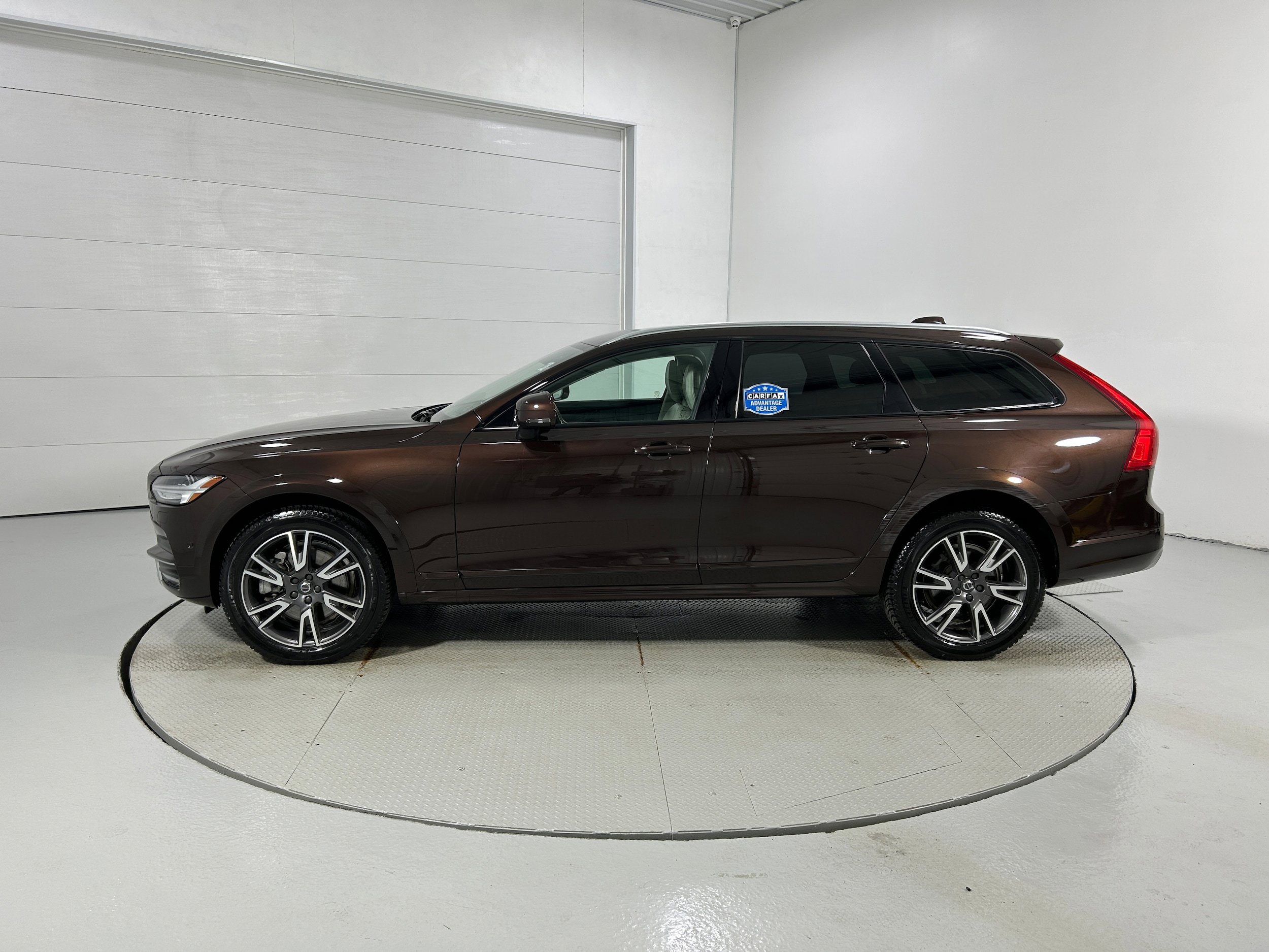 Used 2017 Volvo V90 T6 Cross Country image 20