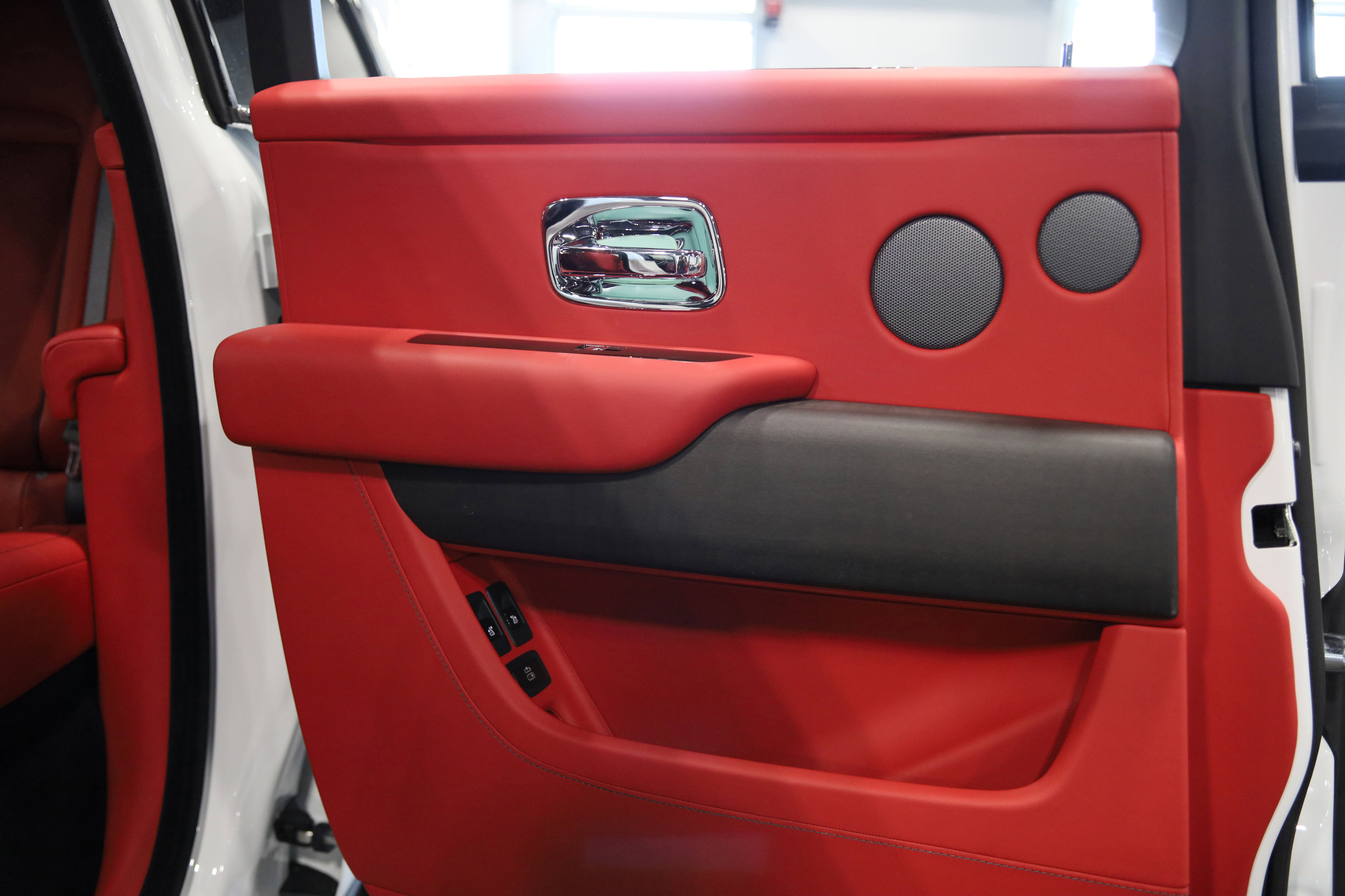 Used 2023 Rolls-Royce Cullinan AWD/4WD image 38