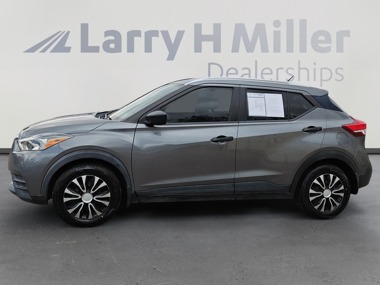 Used 2019 Nissan Kicks S FWD image 2