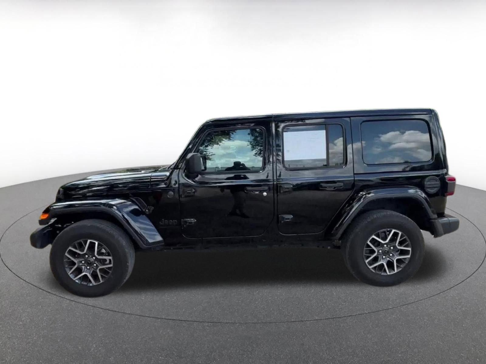 Used 2025 Jeep Wrangler Unlimited Sahara AWD/4WD image 10