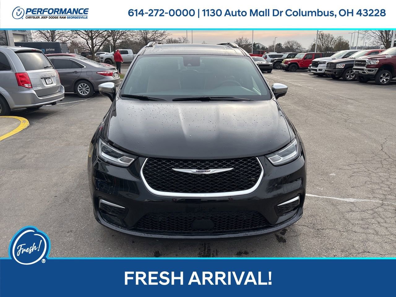 Used 2025 Chrysler Pacifica Pinnacle w/ Trailer Tow Group image 9