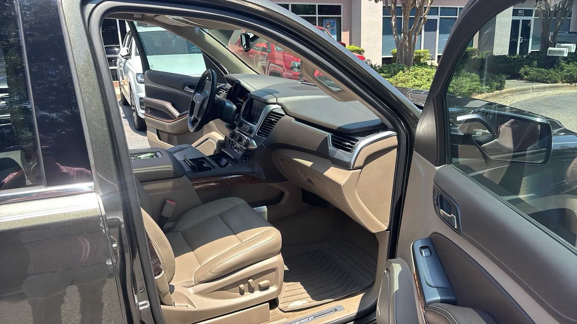 Used 2019 Chevrolet Tahoe Premier AWD/4WD image 18