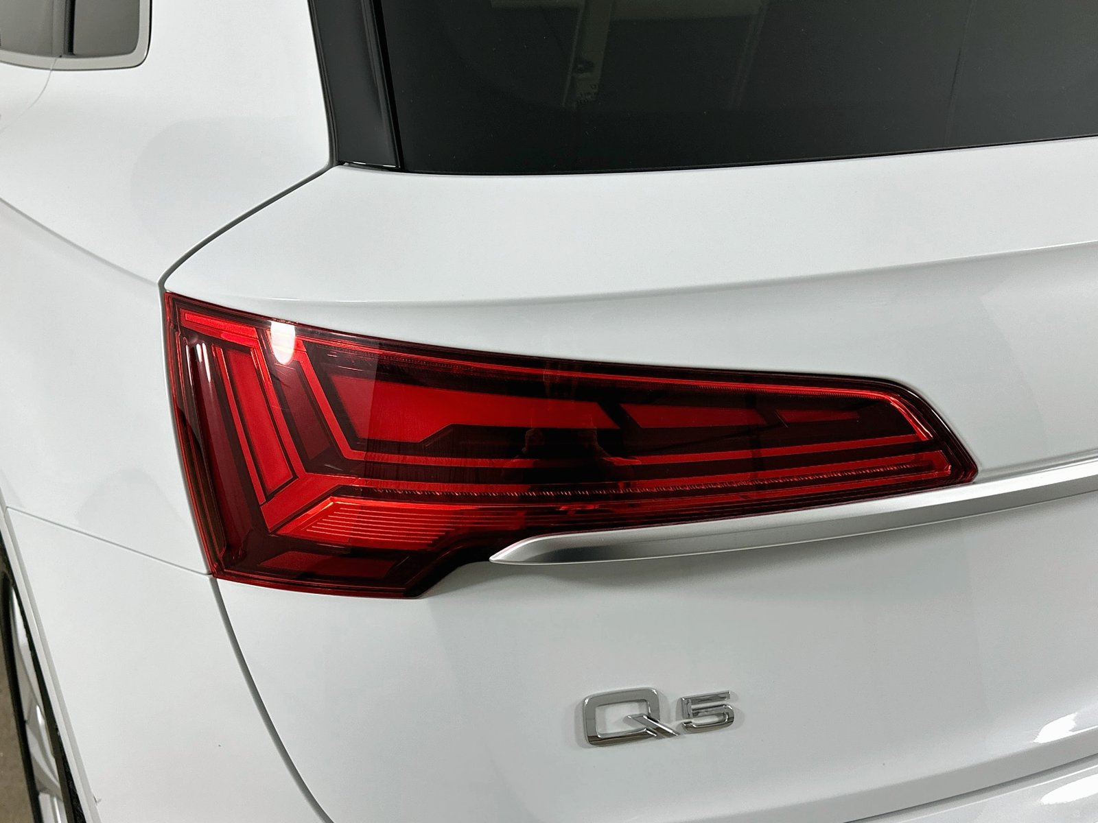 Used 2023 Audi Q5 2.0T Premium Plus w/ Premium Plus Package AWD/4WD image 13