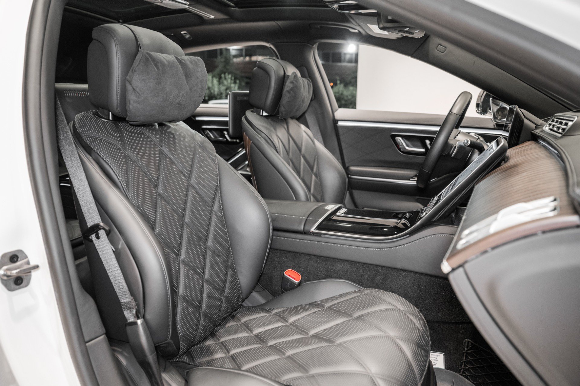 Used 2023 Mercedes-Benz Maybach S 680 4MATIC image 34