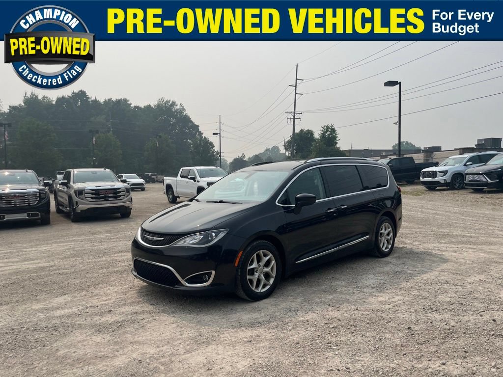 Used 2017 Chrysler Pacifica Touring-L Plus FWD video 1
