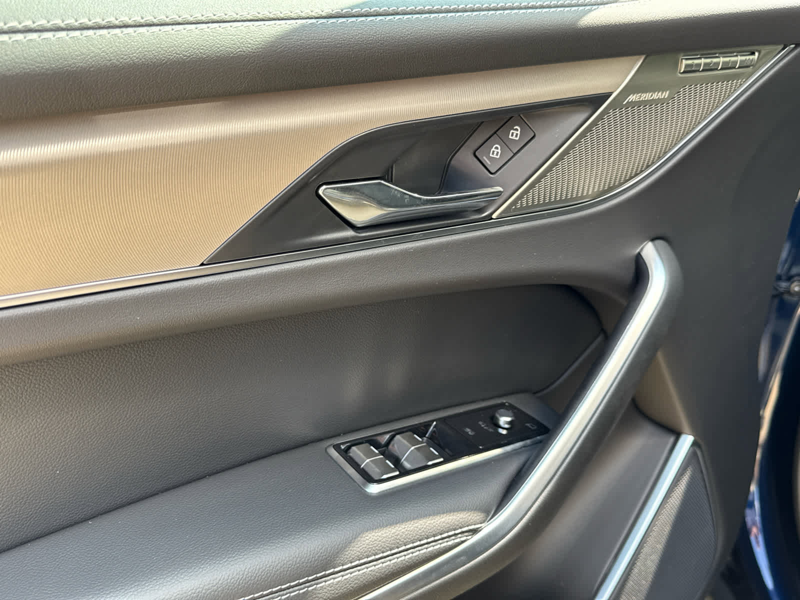 New 2026 Jaguar F-PACE R-Dynamic S image 15