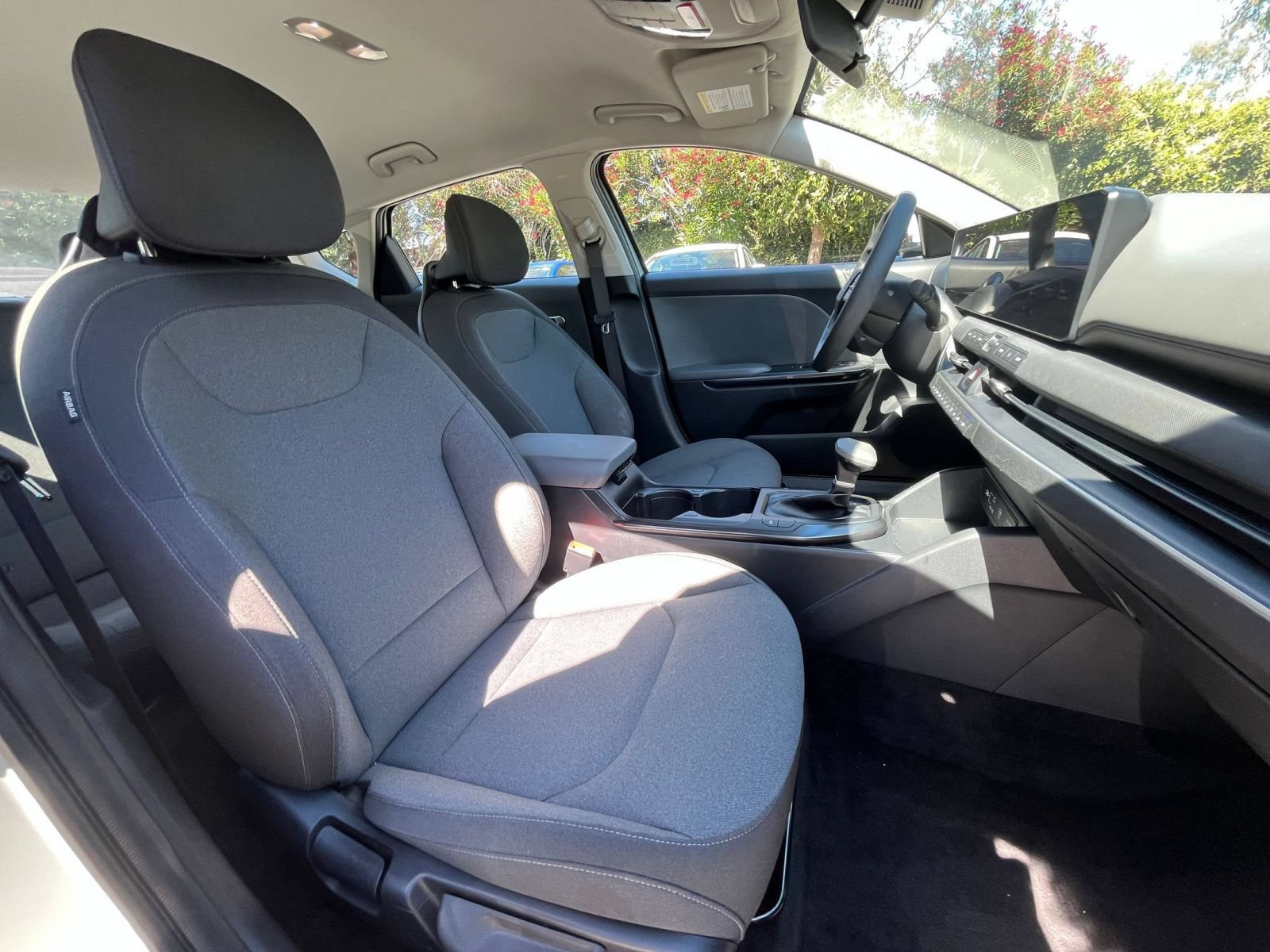 Used 2025 Kia K4 FWD image 35