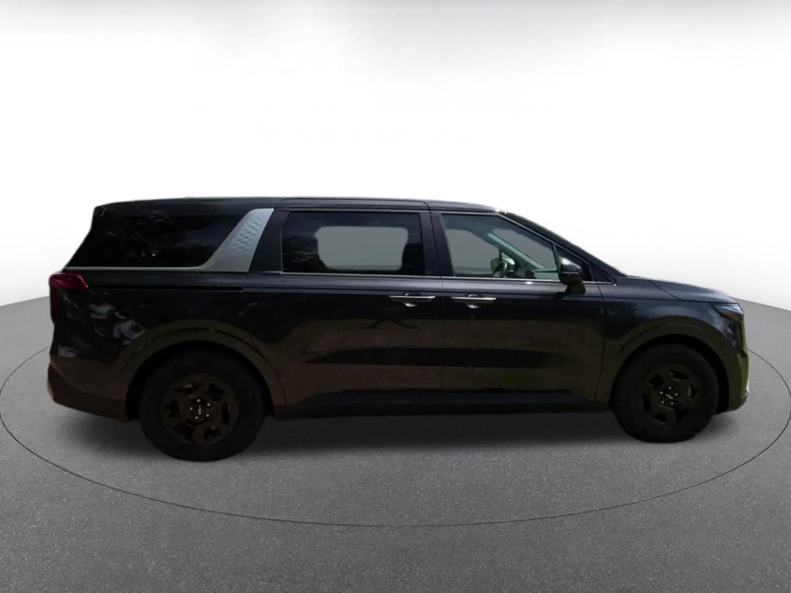 Used 2026 Kia Carnival FWD image 15