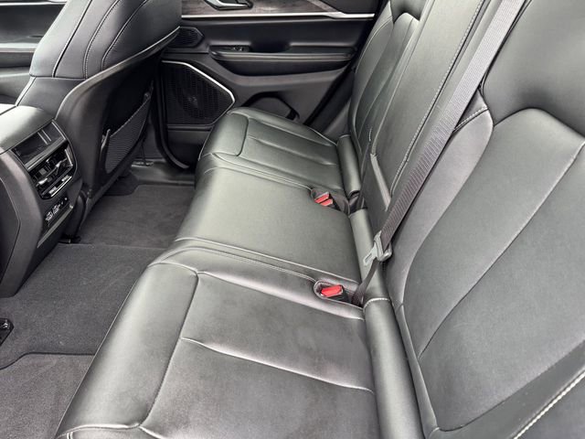 Certified 2024 Jeep Grand Cherokee Limited w/ Black Appearance Package image 16