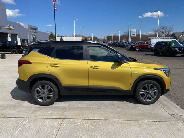 Used 2023 Kia Seltos S AWD/4WD image 2