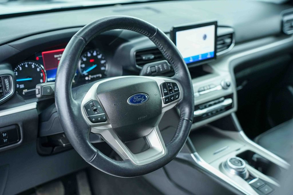 Used 2023 Ford Explorer XLT w/ Equipment Group 202A AWD/4WD image 26