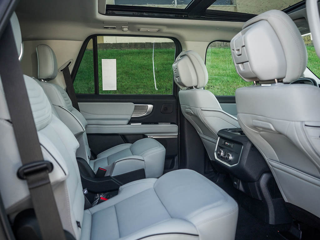 New 2027 Ford Expedition Platinum w/ Platinum Ultimate Package AWD/4WD image 13