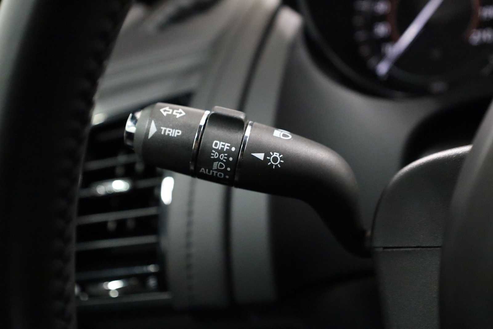 Used 2017 Jaguar F-TYPE R image 27