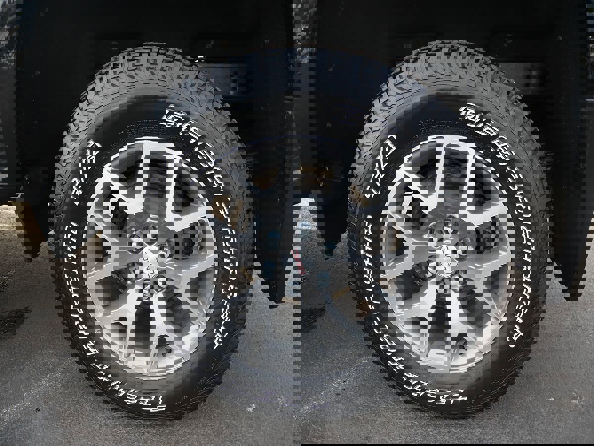 Used 2016 GMC Canyon SLE w/ All Terrain Adventure Package image 32