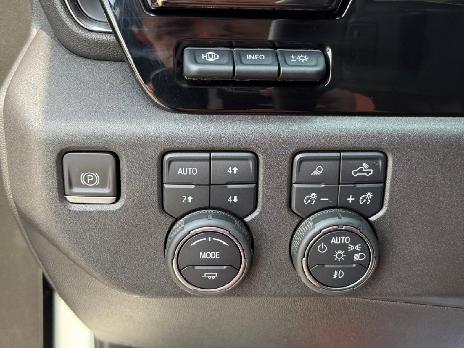 Used 2023 Chevrolet Silverado 1500 ZR2 image 36