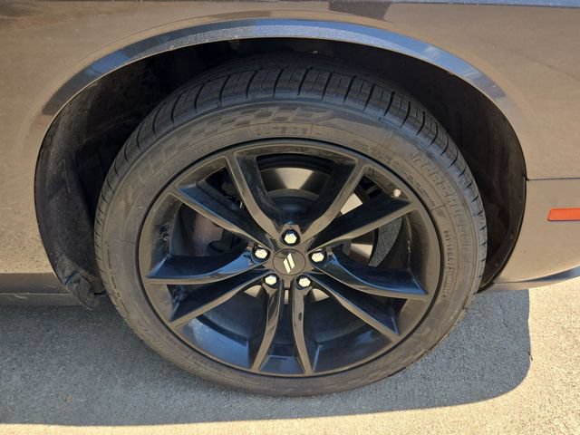 Used 2018 Dodge Challenger SXT Plus RWD image 4