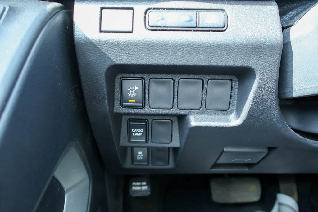 Certified 2025 Nissan Frontier SV image 17