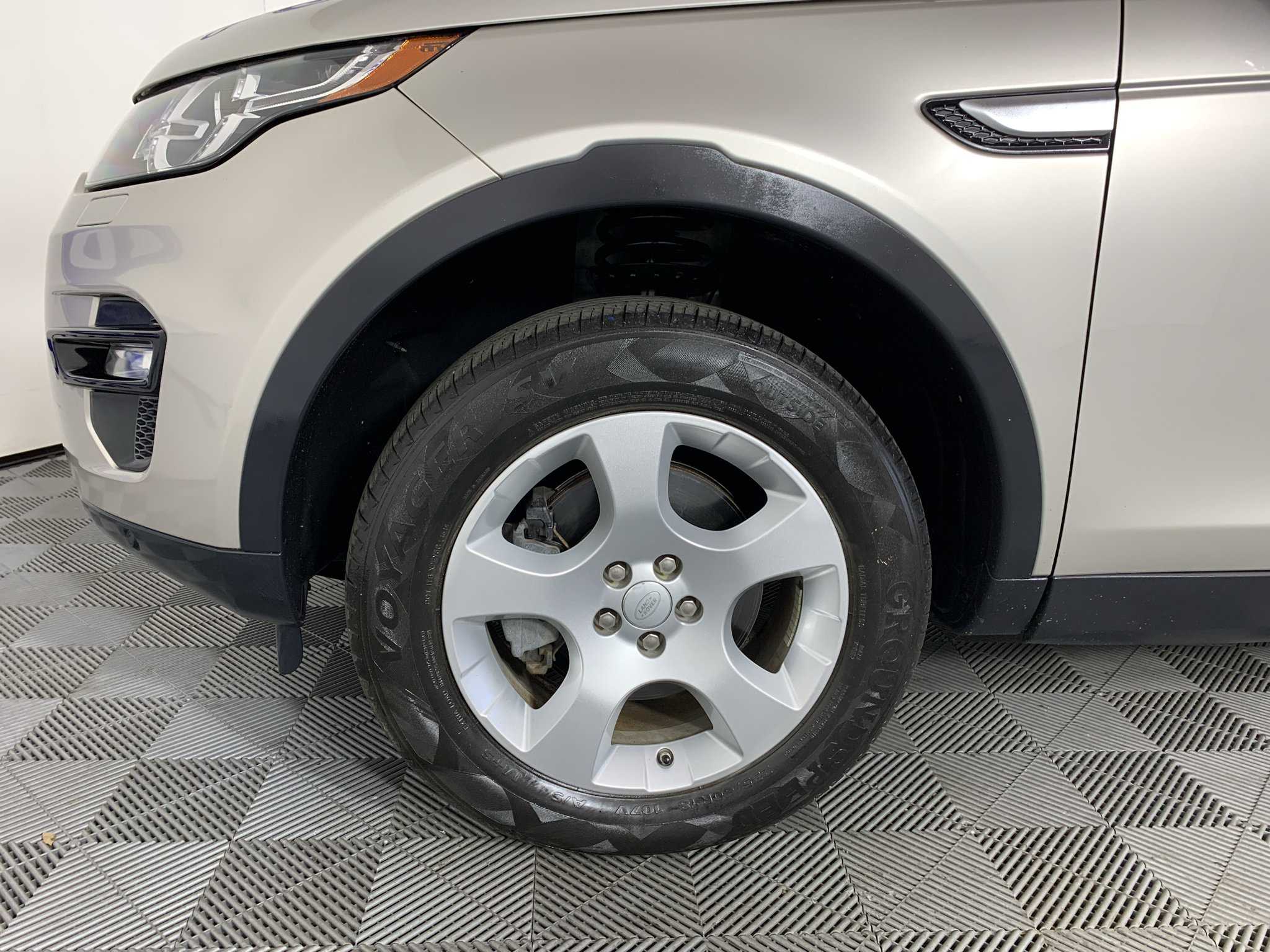 Used 2017 Land Rover Discovery Sport HSE AWD/4WD image 11