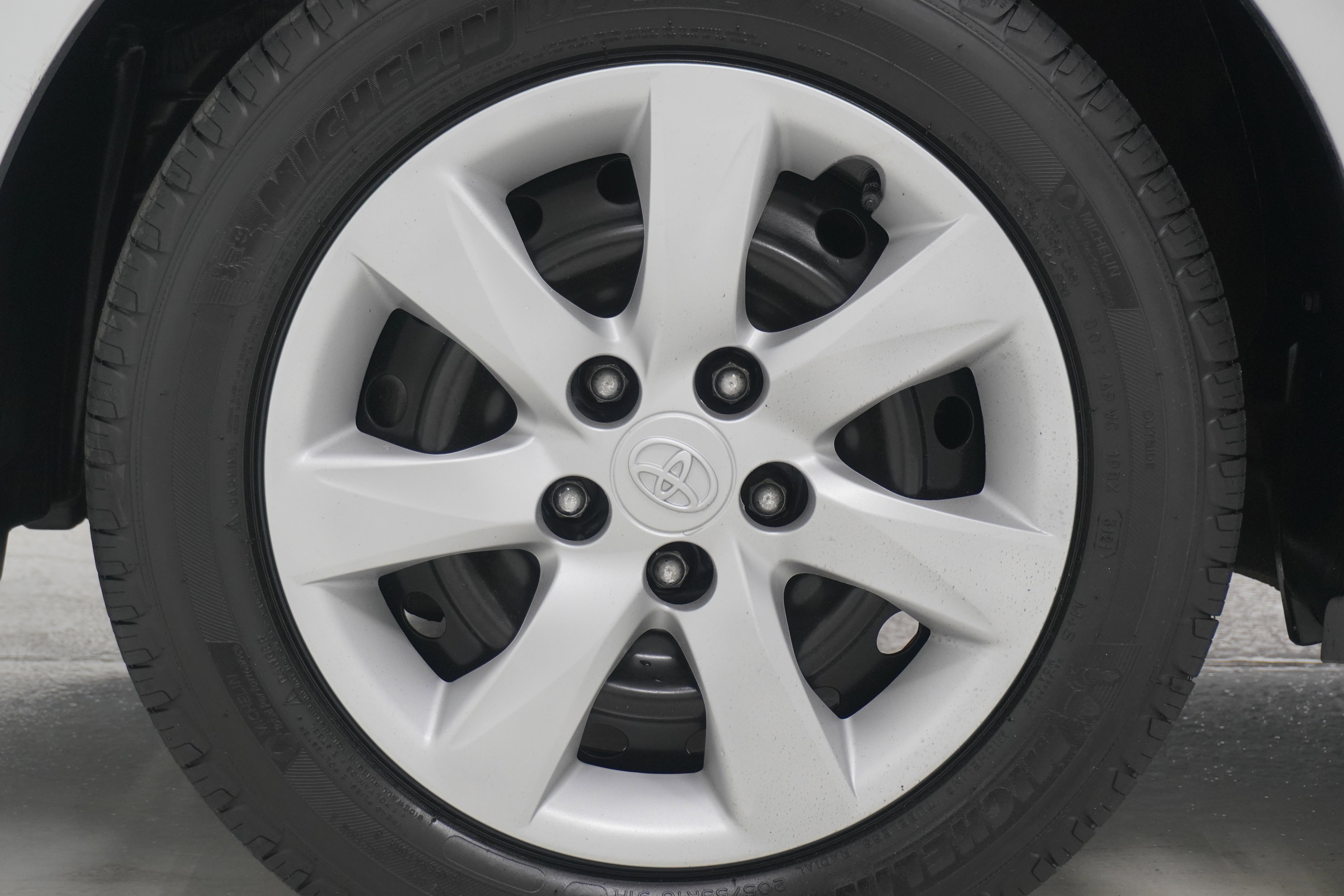 Used 2012 Toyota Matrix S image 21