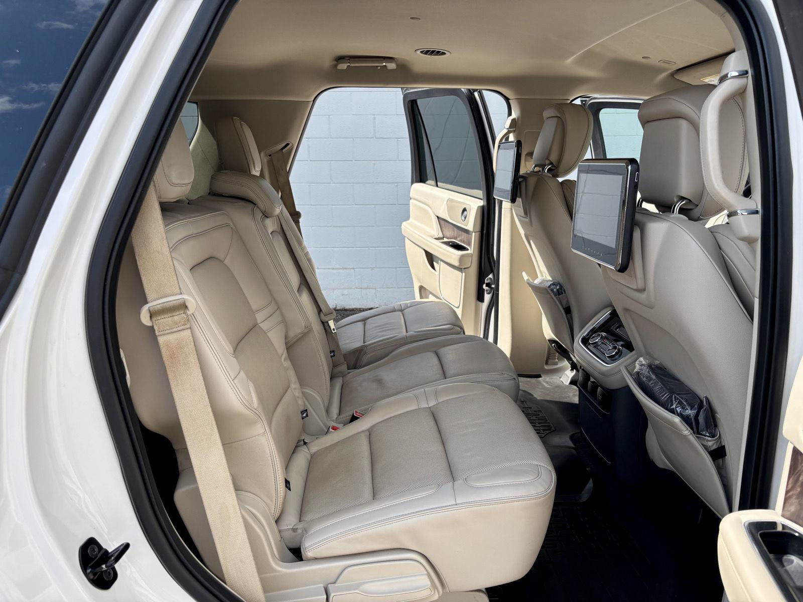 Used 2018 Lincoln Navigator Select AWD/4WD image 9