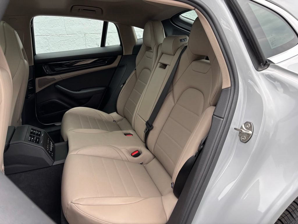 Certified 2025 Porsche Panamera 4 AWD/4WD image 8