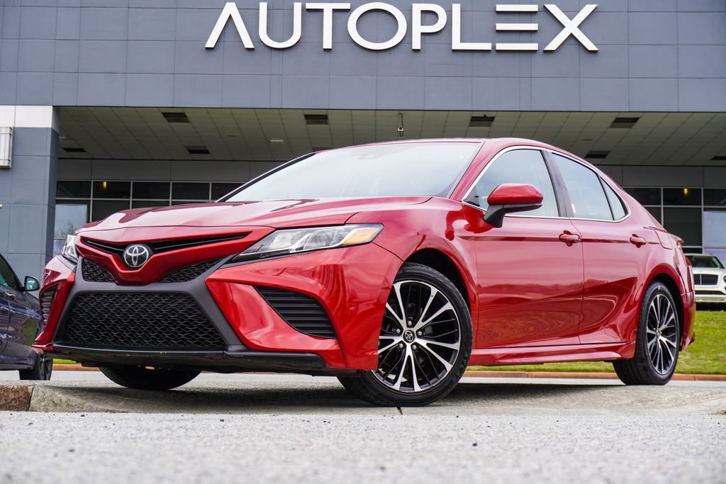 Used 2019 Toyota Camry SE image 1