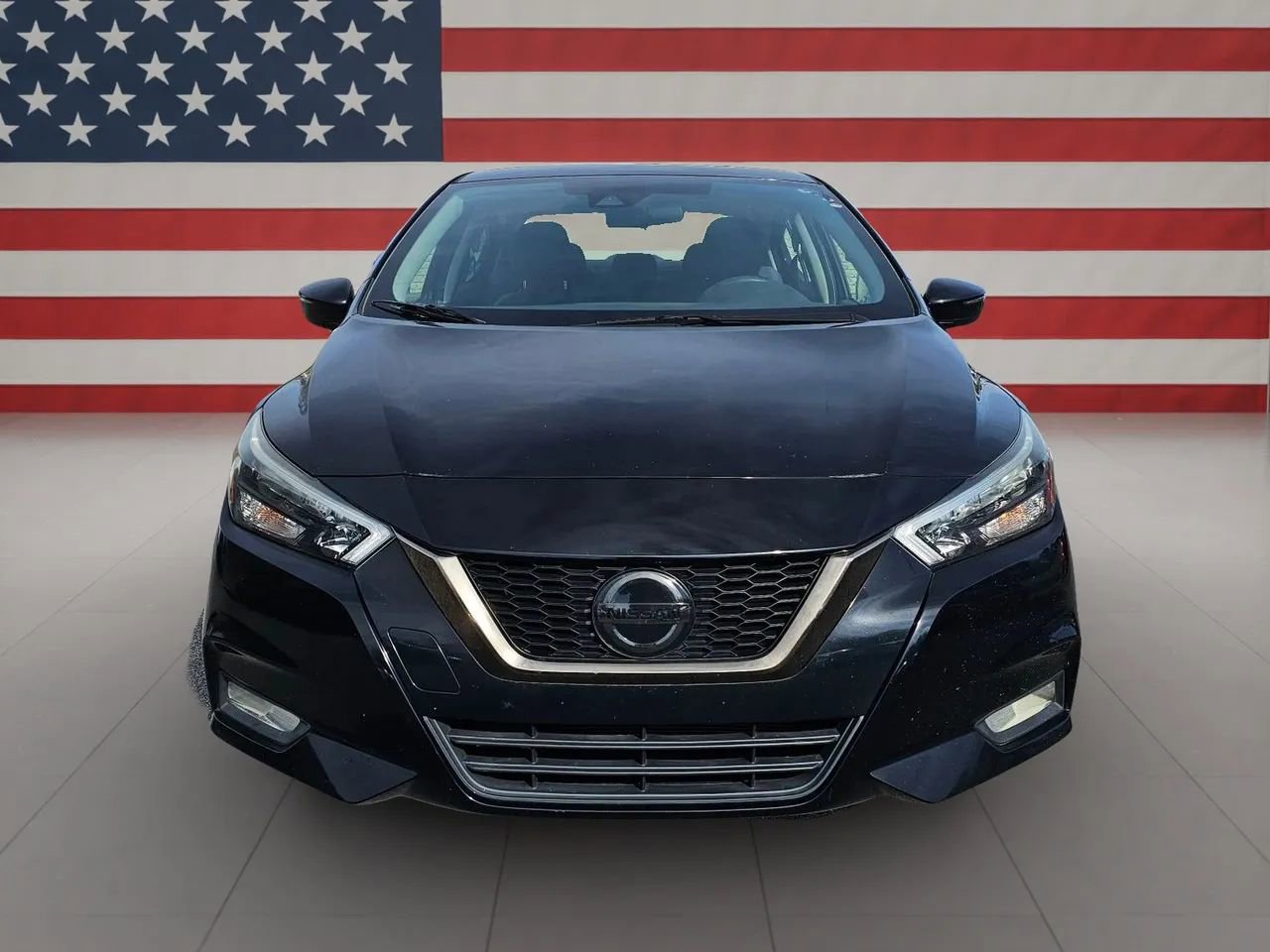 Used 2020 Nissan Versa SR image 2