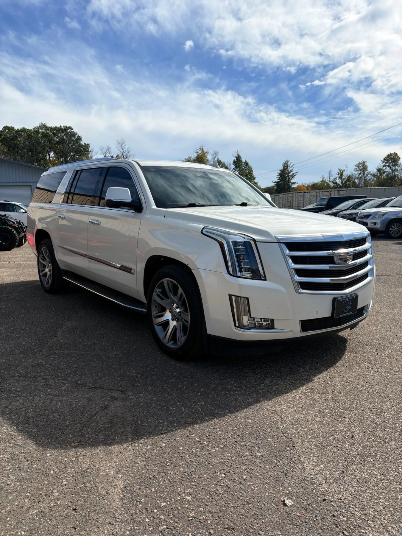 Used 2015 Cadillac Escalade ESV Luxury AWD/4WD image 3