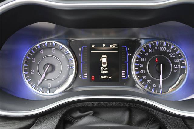 Used 2015 Chrysler 200 Limited FWD image 15