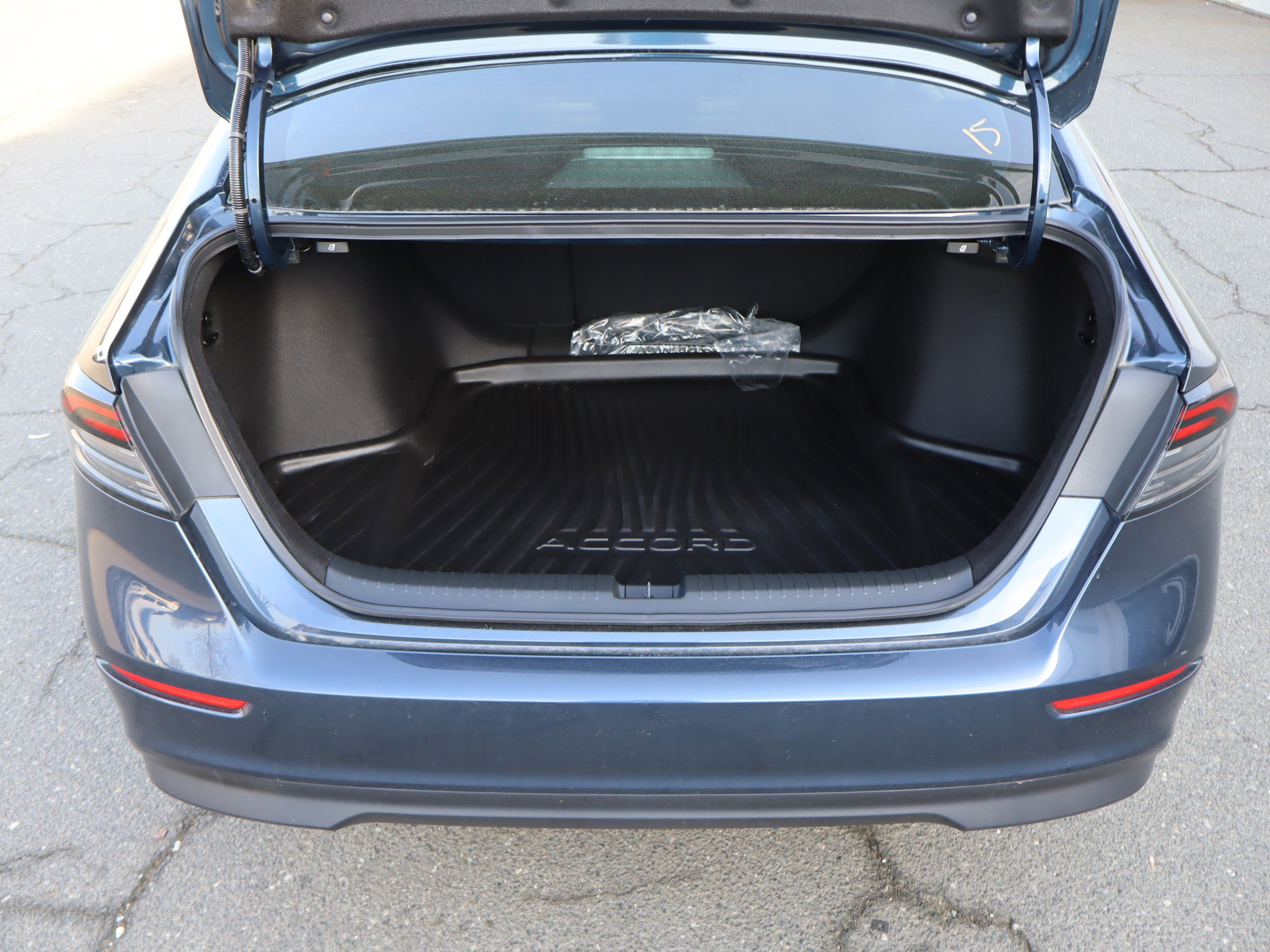 Used 2025 Honda Accord SE image 32