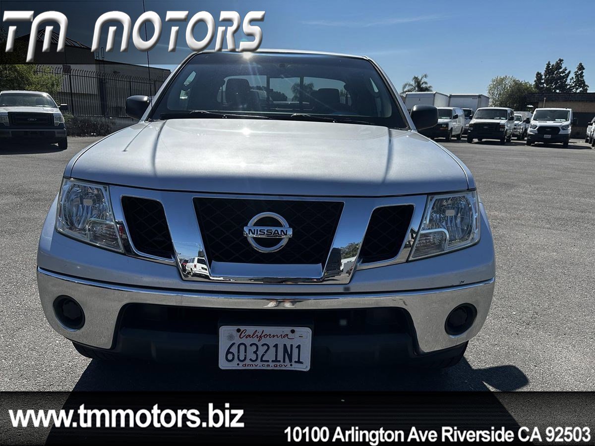 Used 2010 Nissan Frontier SE w/ SE Value Truck Pkg RWD image 2