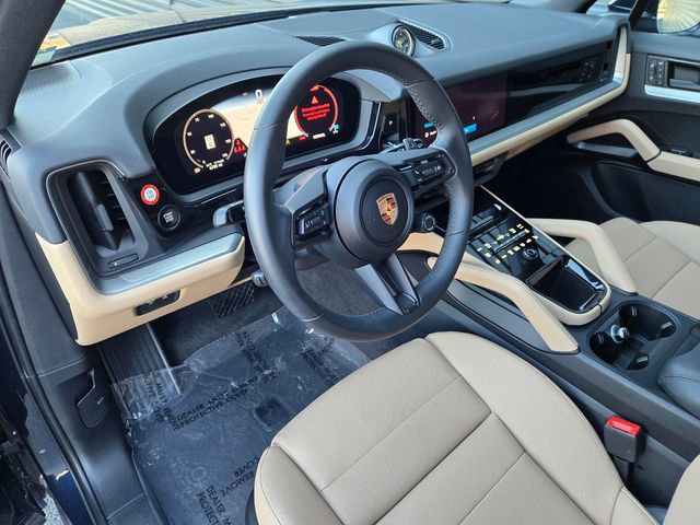 Used 2025 Porsche Cayenne image 4