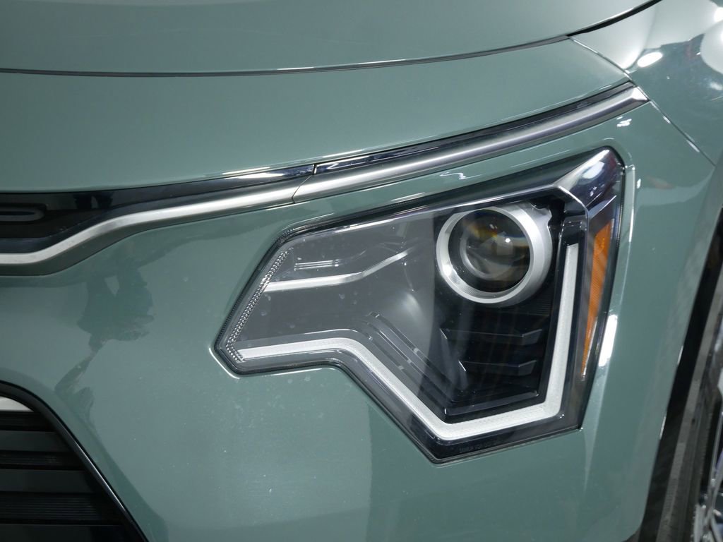 Certified 2023 Kia Niro EX Touring FWD image 14