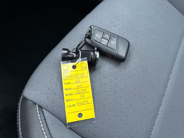 Used 2025 Volkswagen Jetta SE FWD image 29
