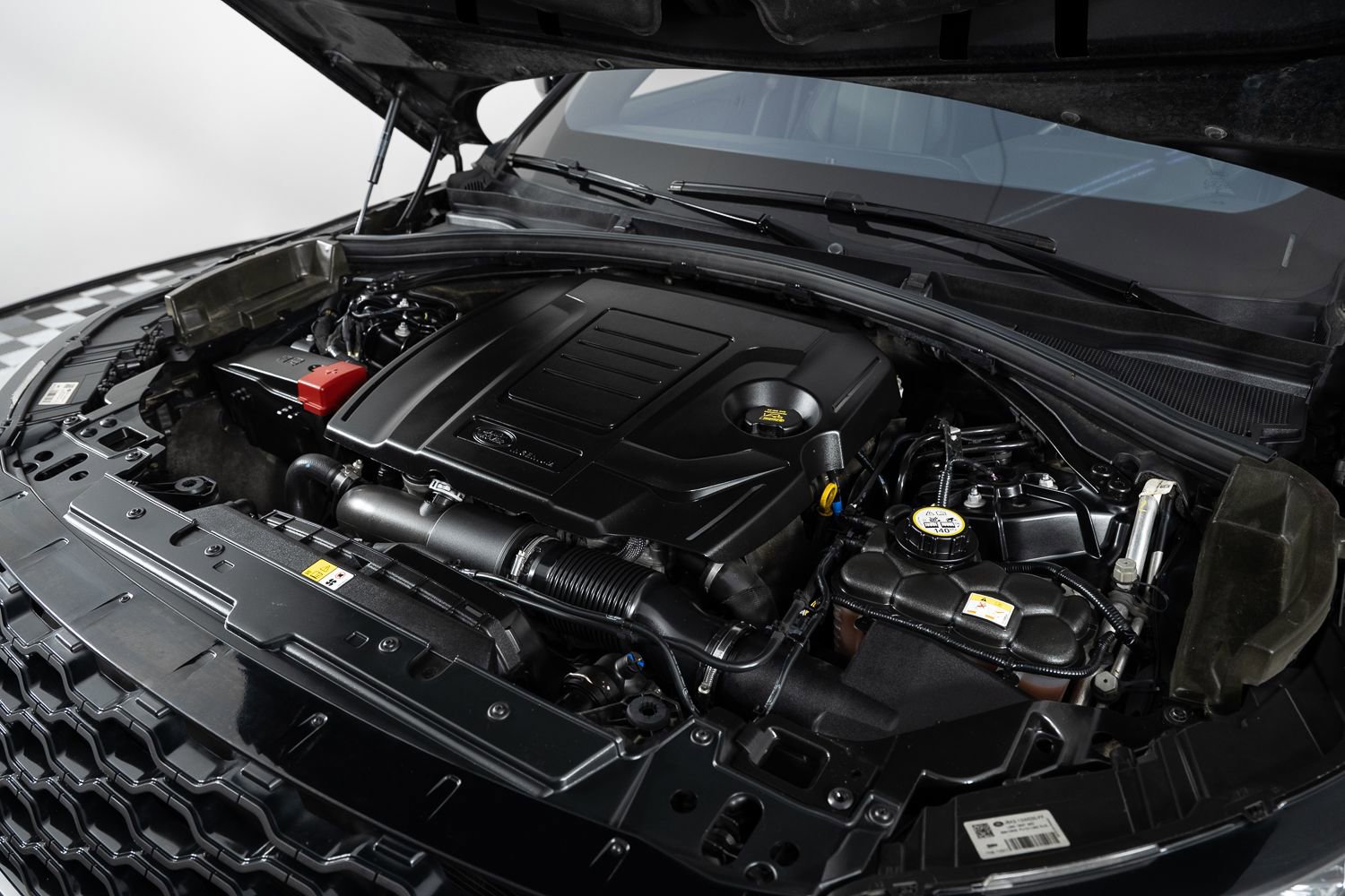 Used 2018 Land Rover Range Rover Velar R-Dynamic SE image 42