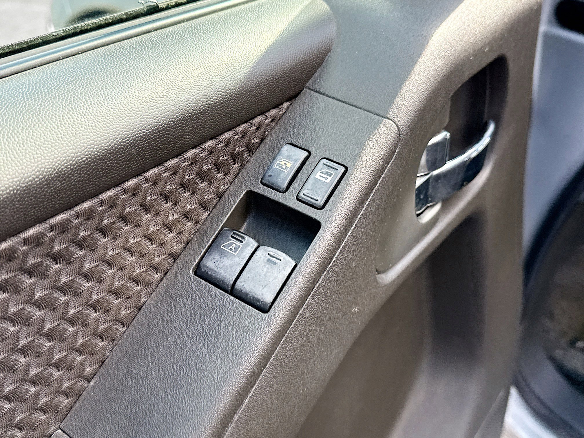 Used 2006 Nissan Frontier LE w/ (H01) Audio Pkg image 8