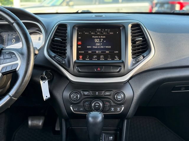 Used 2014 Jeep Cherokee Latitude w/ Cold Weather Group FWD image 20