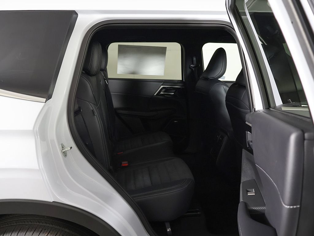 New 2026 Mitsubishi Outlander LE AWD/4WD image 31