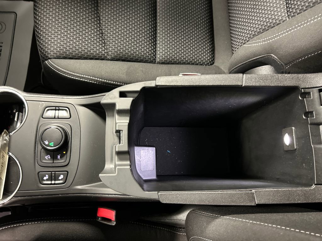 Used 2024 GMC Terrain SLE w/ Driver Convenience Package FWD image 21