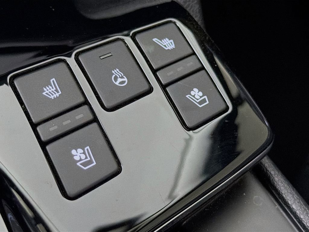 Used 2025 Kia Sportage SX image 25