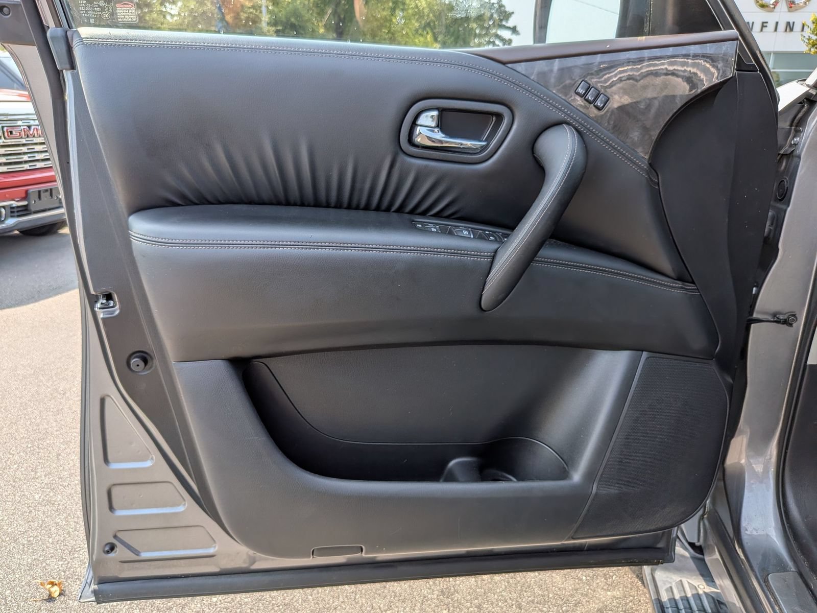 Used 2022 Nissan Armada Platinum w/ Captain's Chairs Package RWD image 12