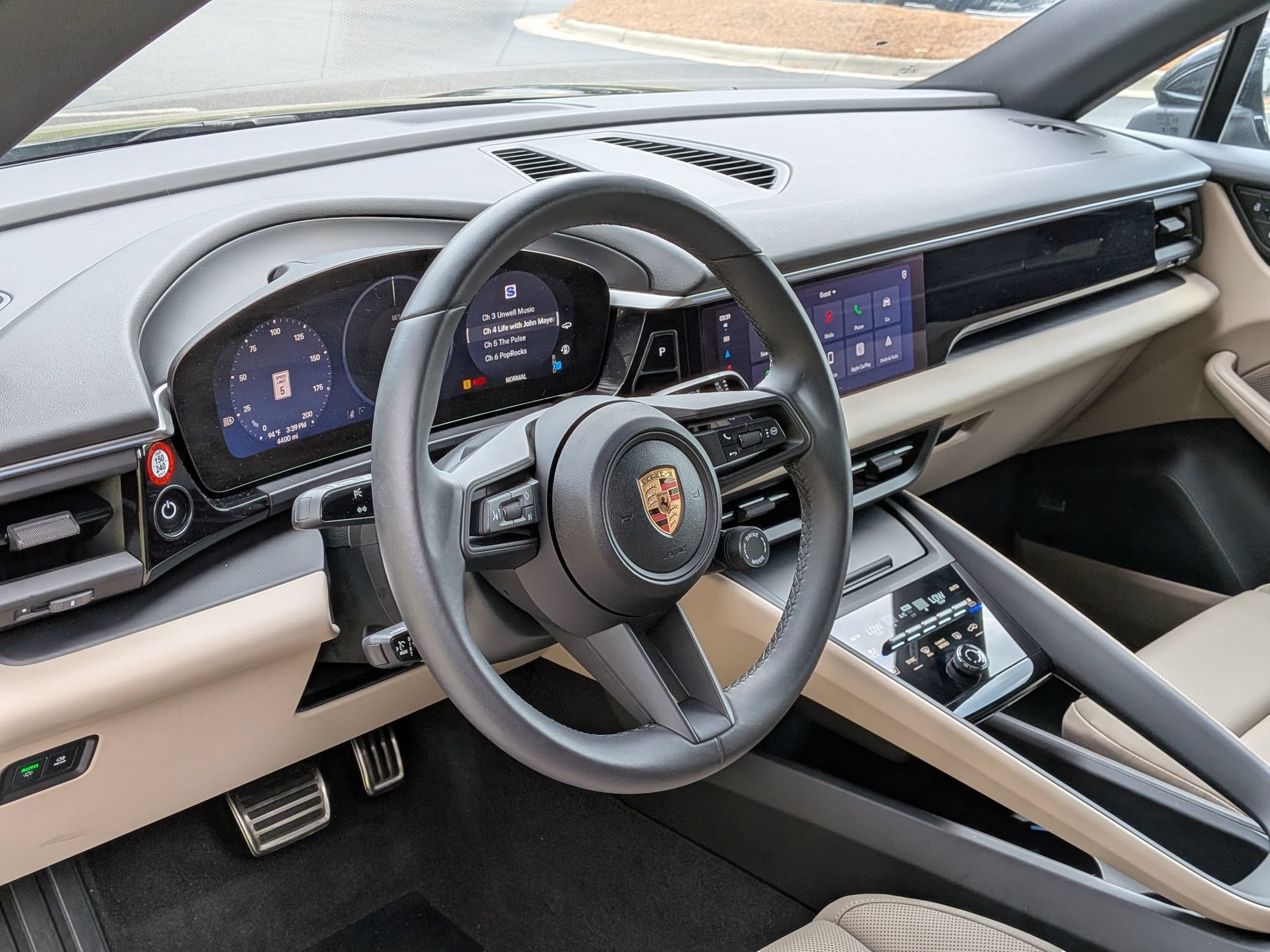 Used 2025 Porsche Macan Electric RWD image 4