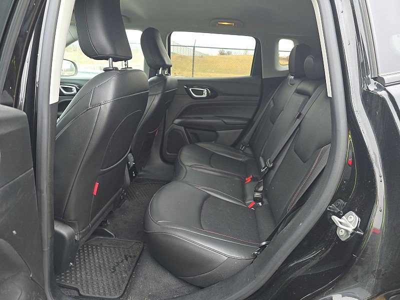 Used 2022 Jeep Compass Trailhawk w/ Trailhawk Convenience Group AWD/4WD image 6