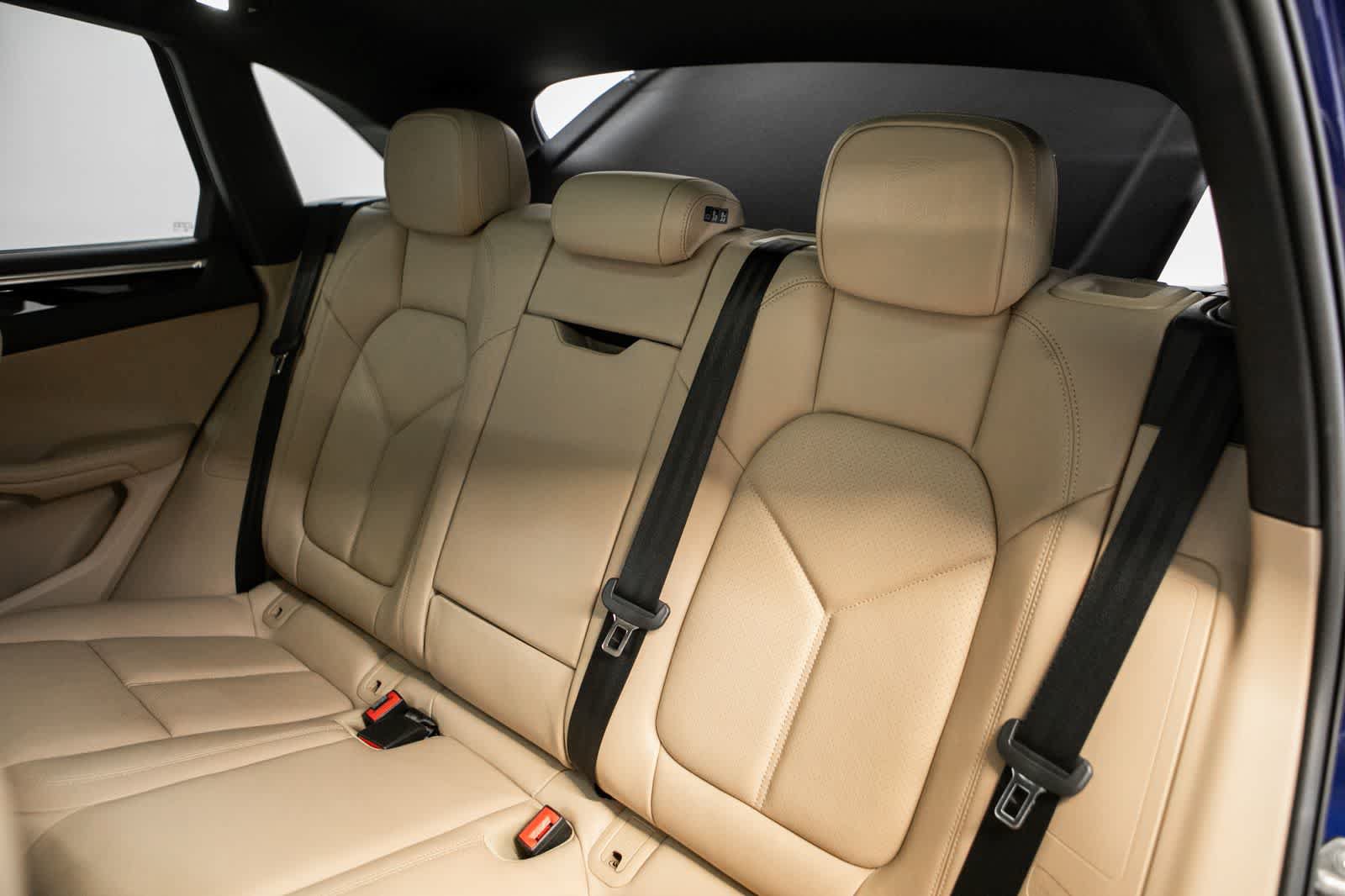 Certified 2024 Porsche Macan AWD/4WD image 33