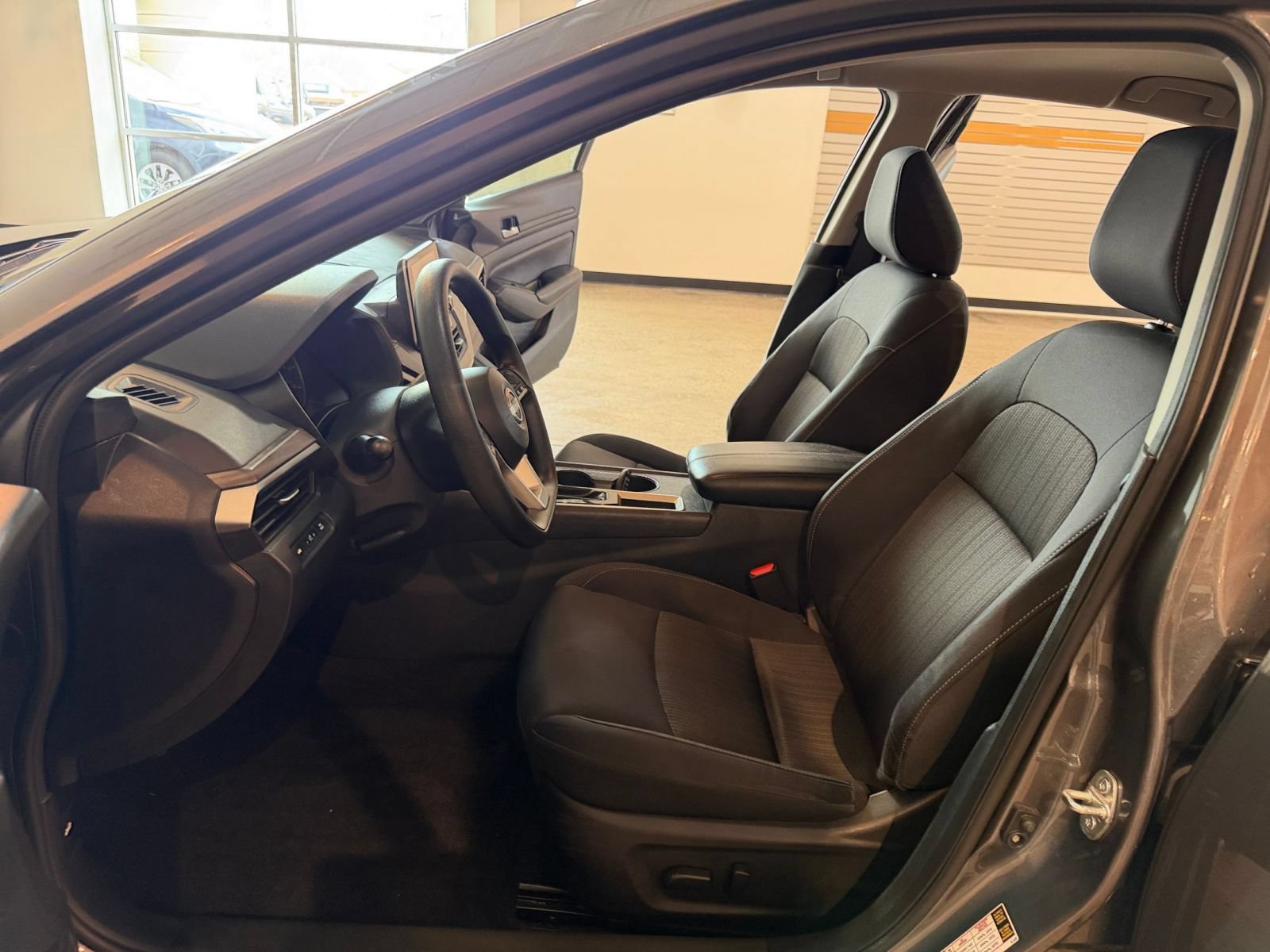 Used 2025 Nissan Altima 2.5 SV FWD image 21