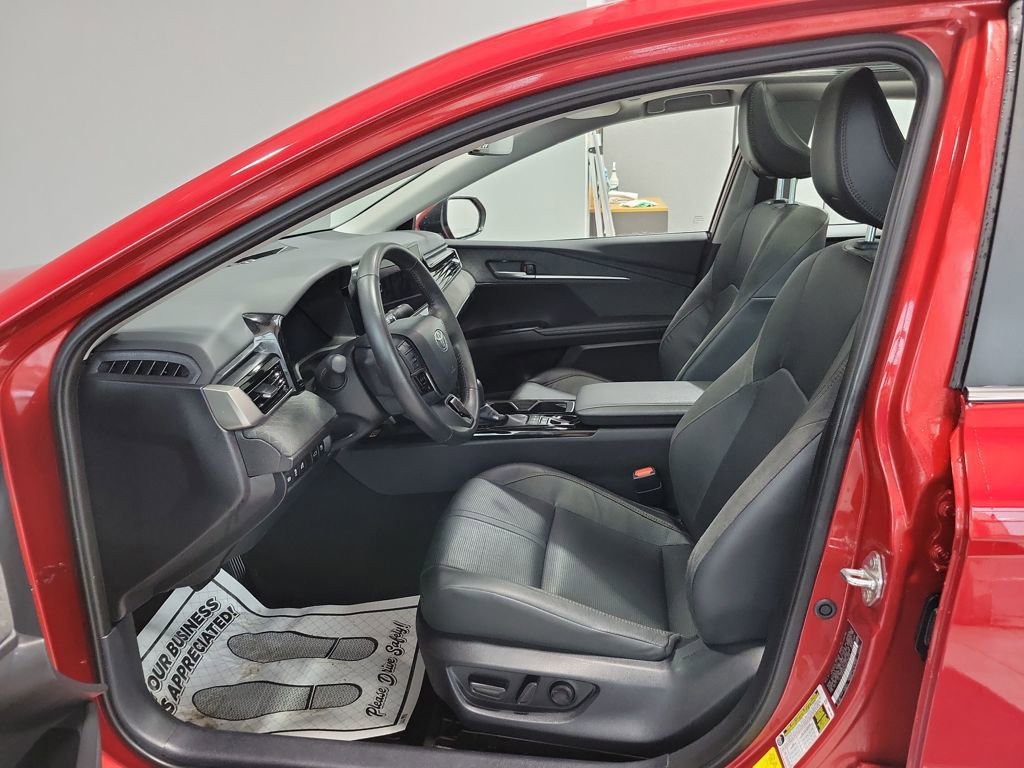 Used 2025 Toyota Camry XLE image 7