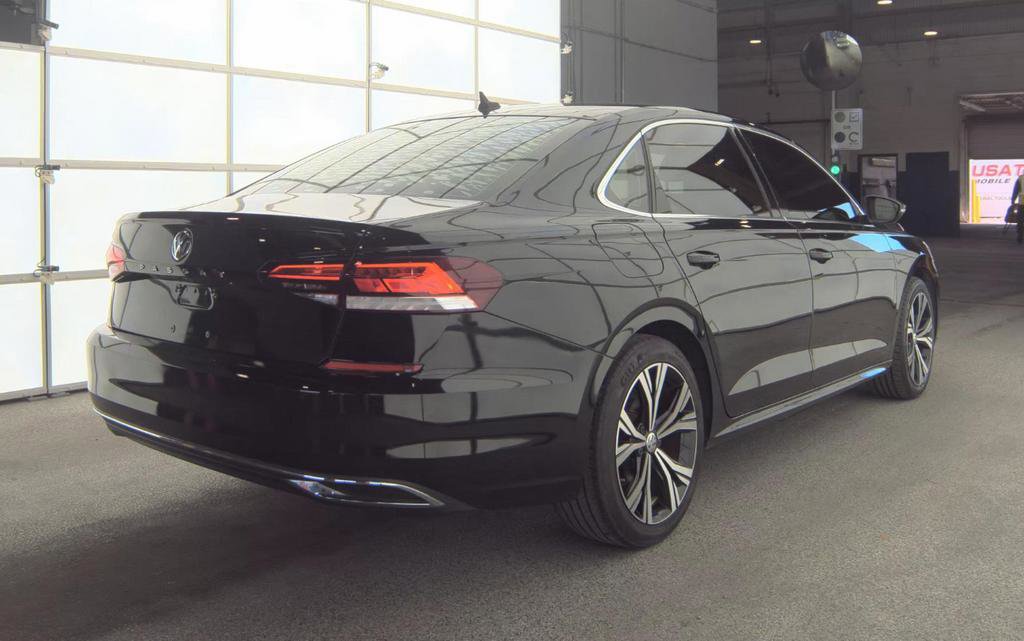 Used 2022 Volkswagen Passat 2.0T SE image 4