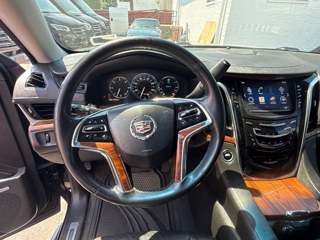 Used 2015 Cadillac Escalade Luxury AWD/4WD image 16